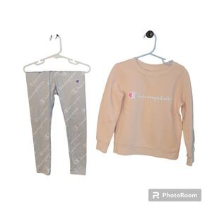Champion outfit size 5 T. ^